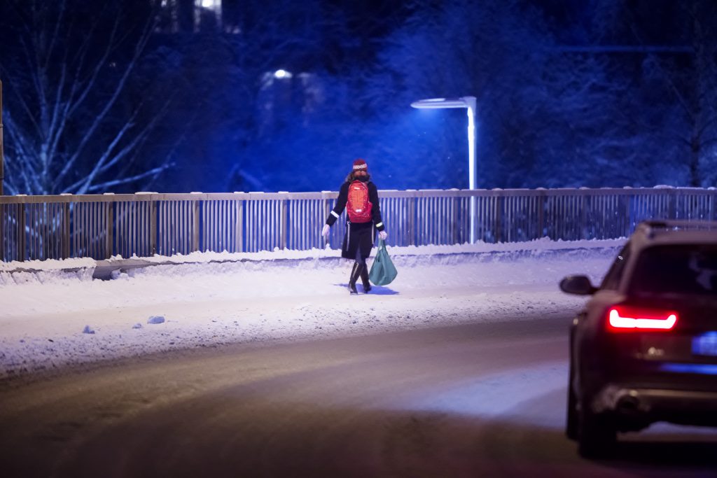 Flere nordmenn bruker refleks – men 6 av 10 går fortsatt uten