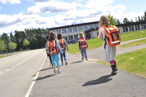 Nå kan kommuner søke statlig tilskudd til tryggere skoleveier og nærmiljø