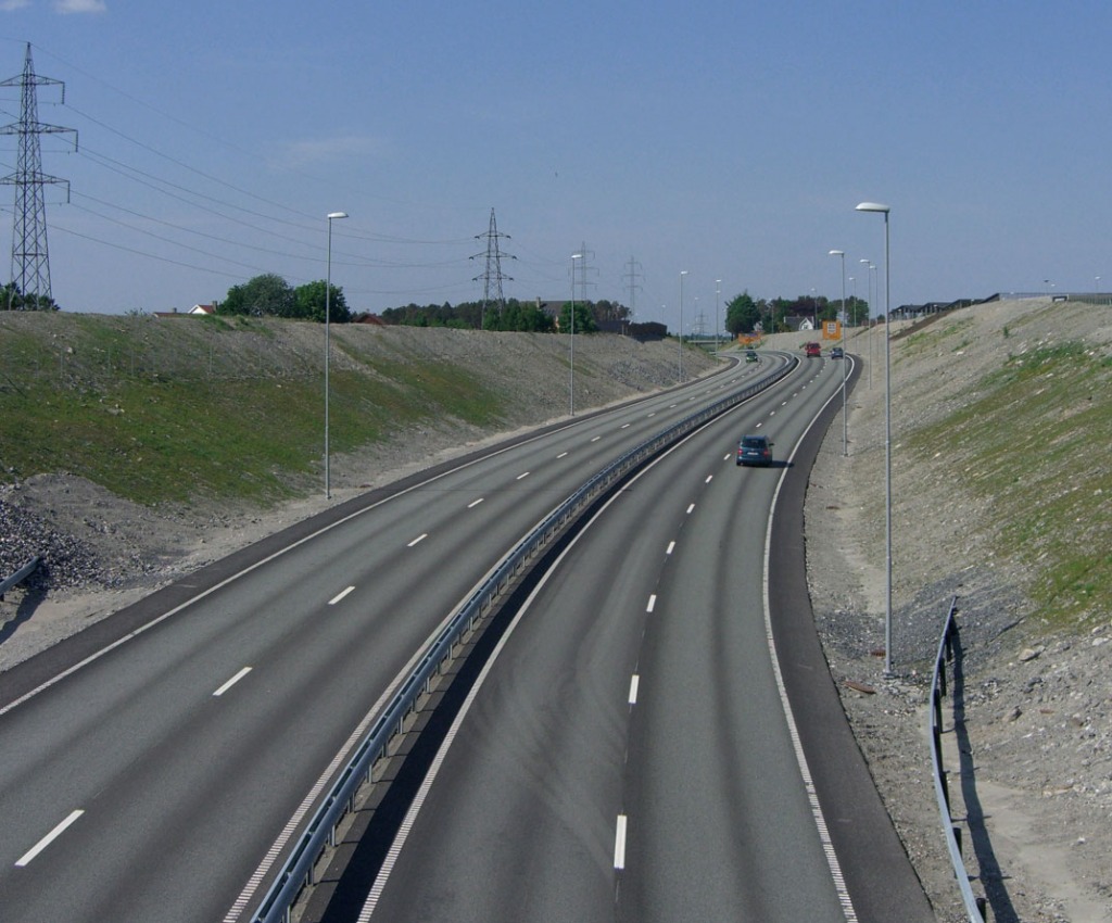 Trygg Trafikk advarer mot smalere og raskere motorveier